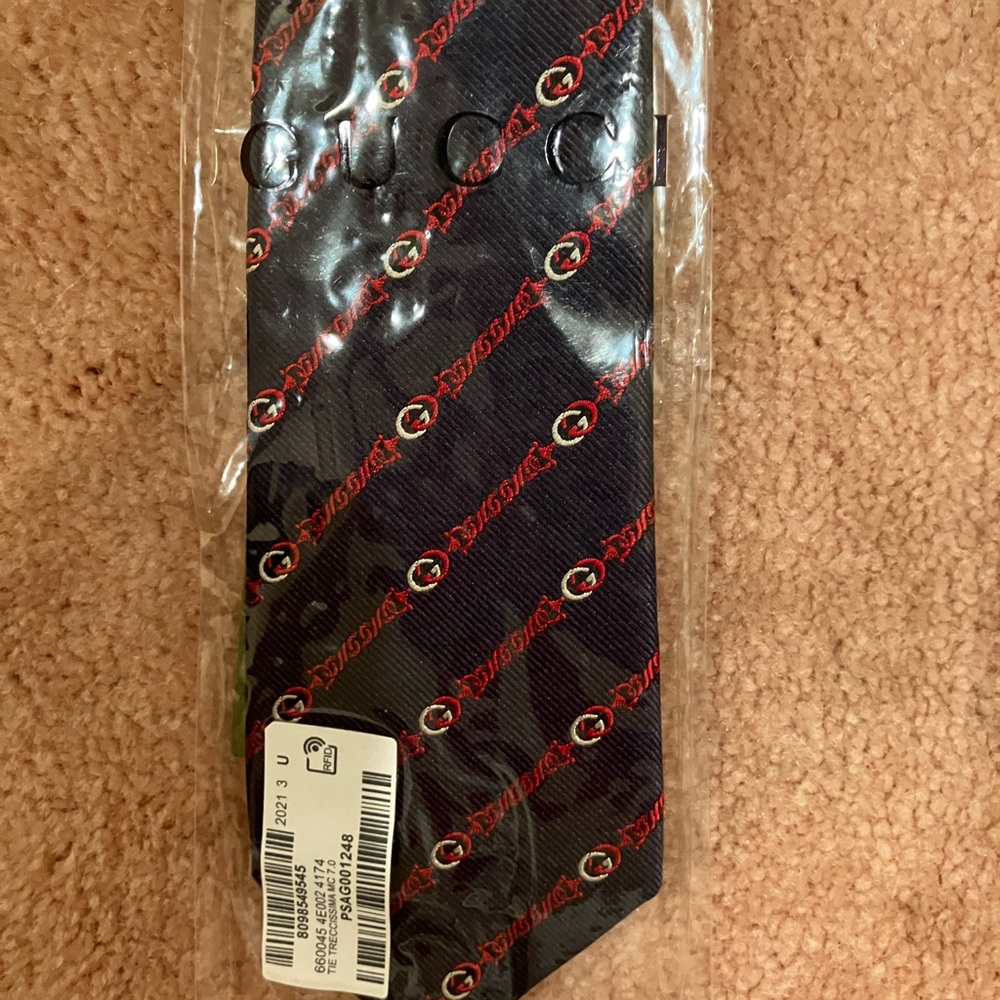 Gucci Mens Tie (never used) Dark Blue and Red Logo